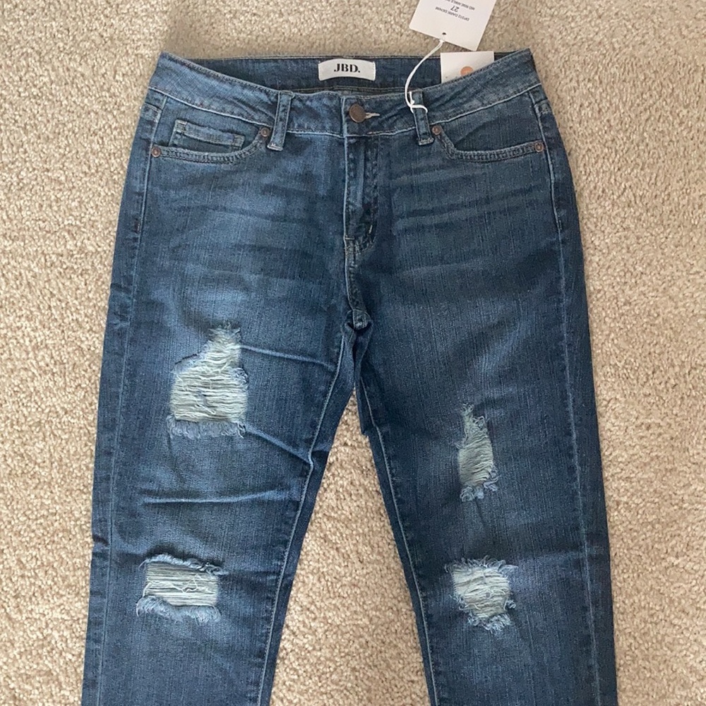 Distressed Ankle Length Jeans - Picture 2 of 4